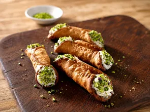 Каноли с фисташкой